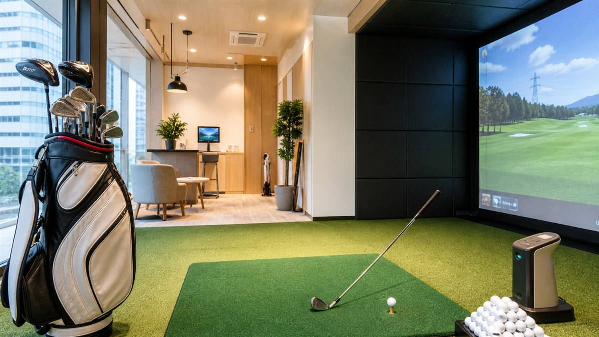京都のゴルフスクールでレッスンを受けるイメージ